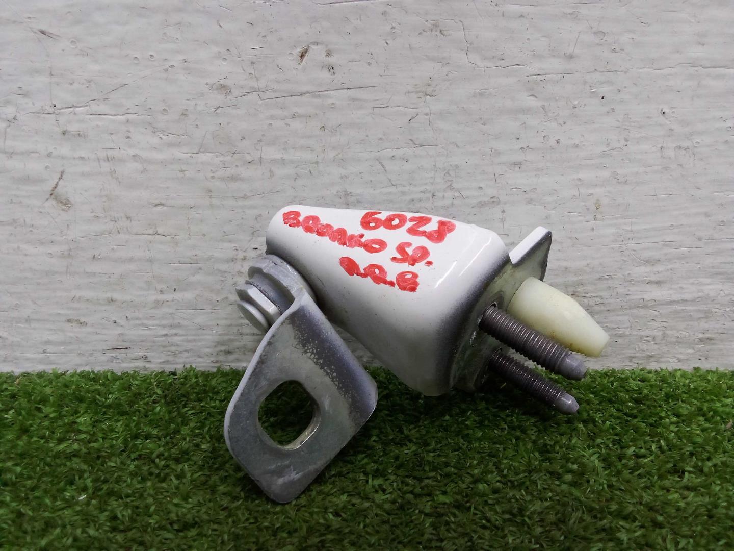 Петля двери передней