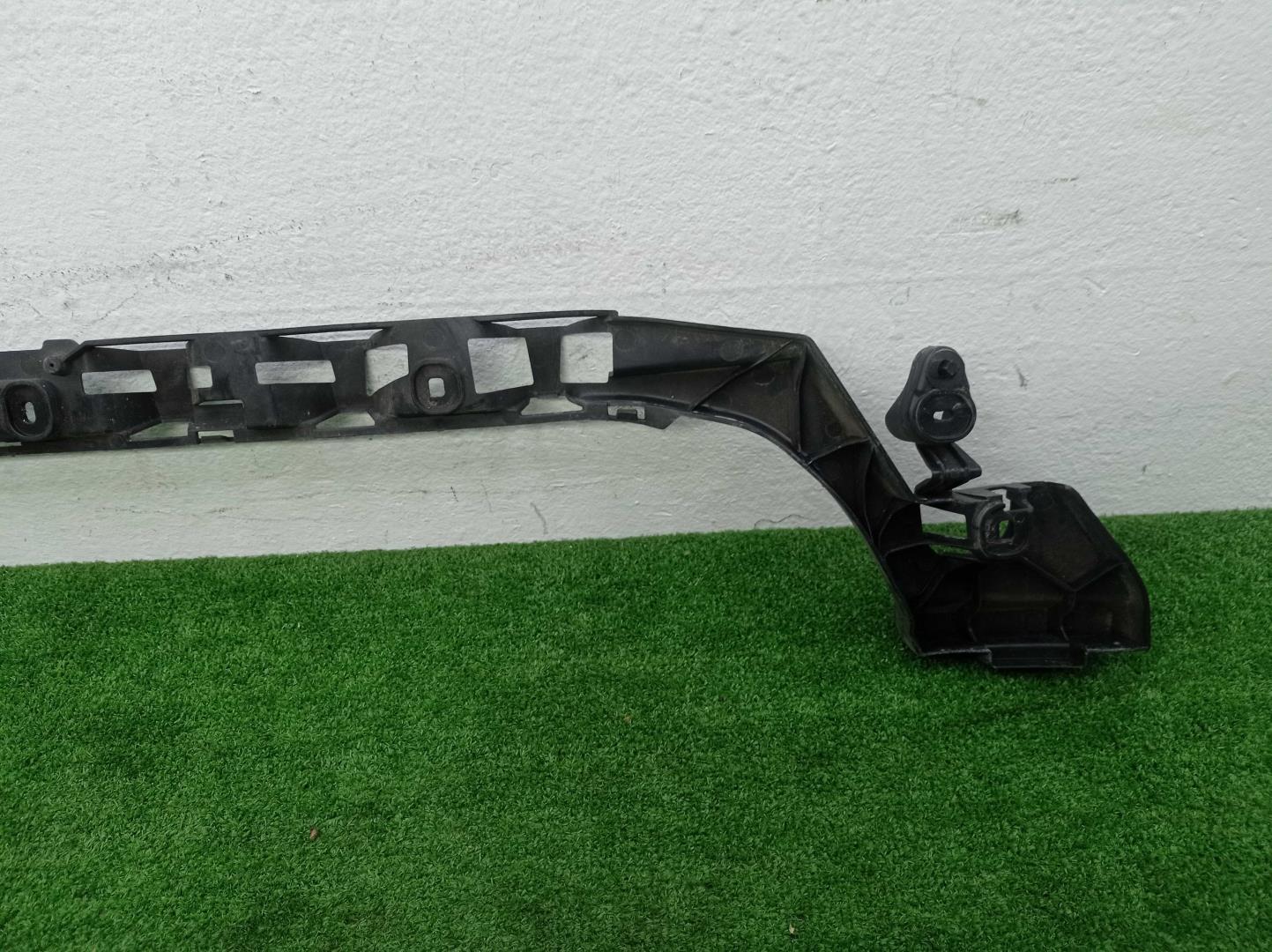 Кронштейн заднего бампера