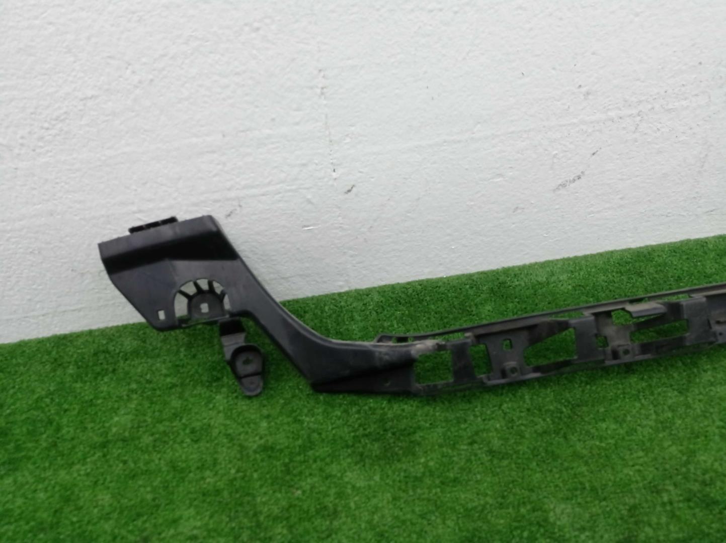 Кронштейн заднего бампера