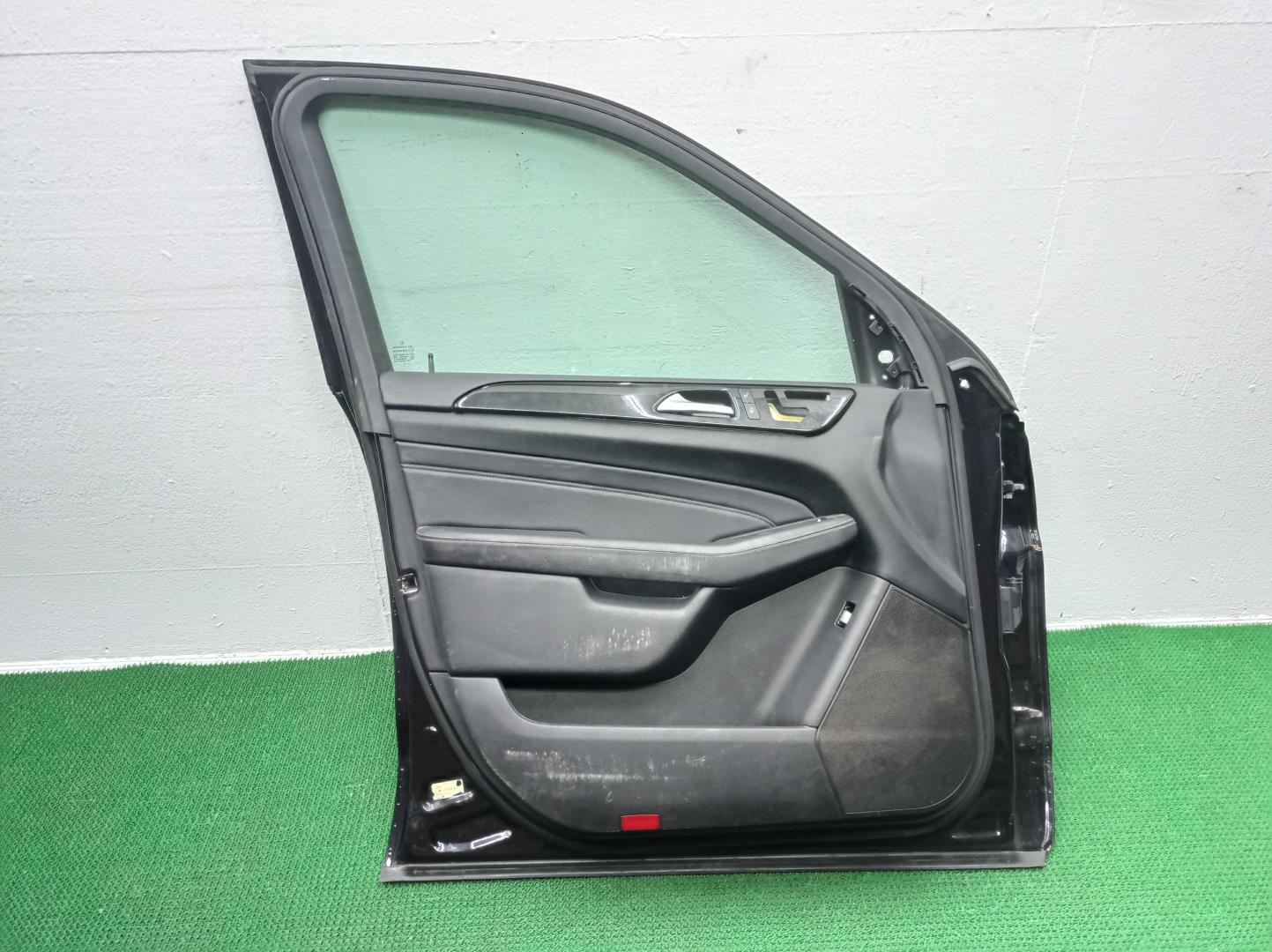 Дверь передняя левая