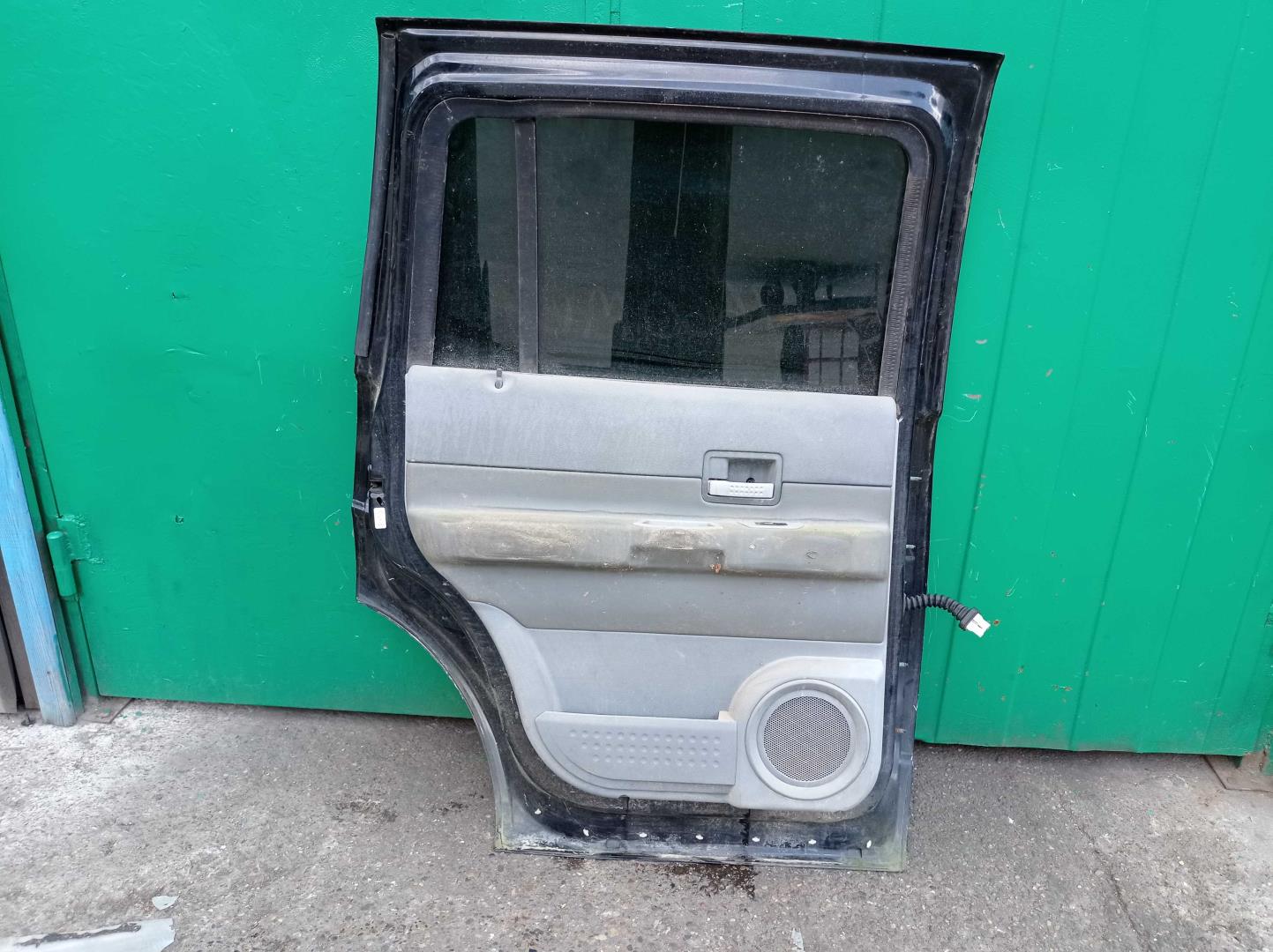 Стекло двери задней левой