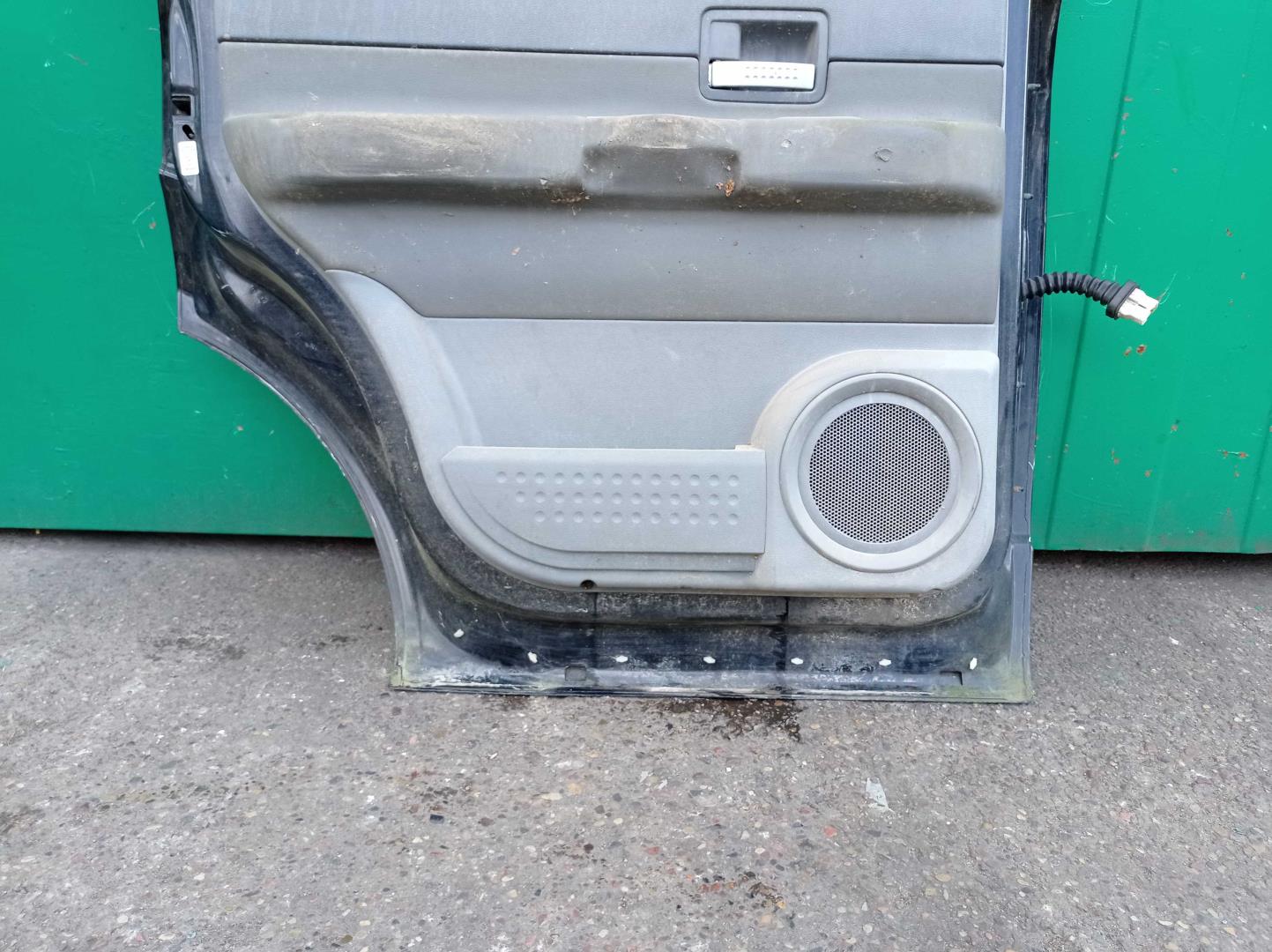 Стекло двери задней левой