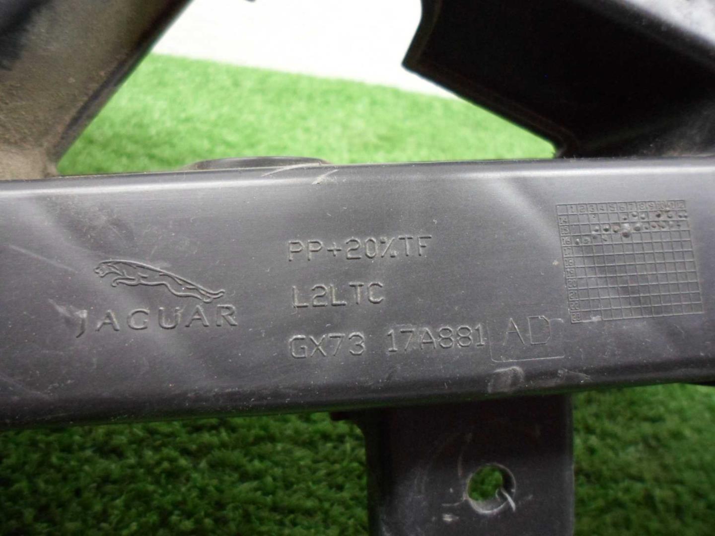 Кронштейн заднего бампера