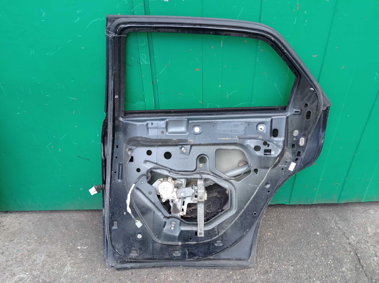 Дверь задняя правая