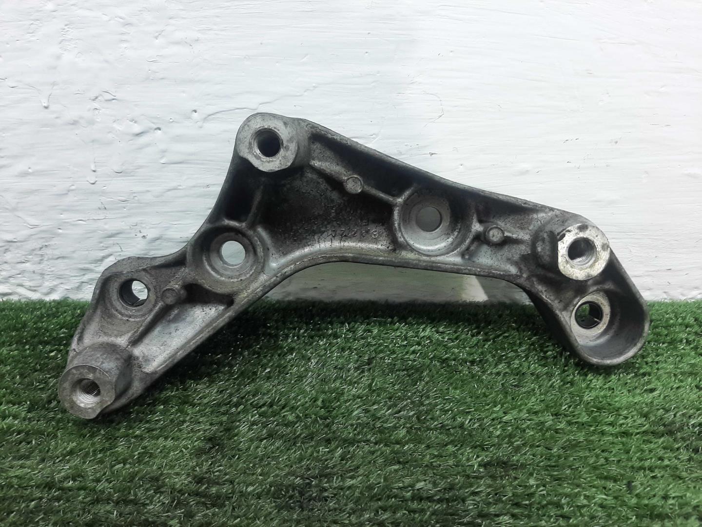 Кронштейн двигателя