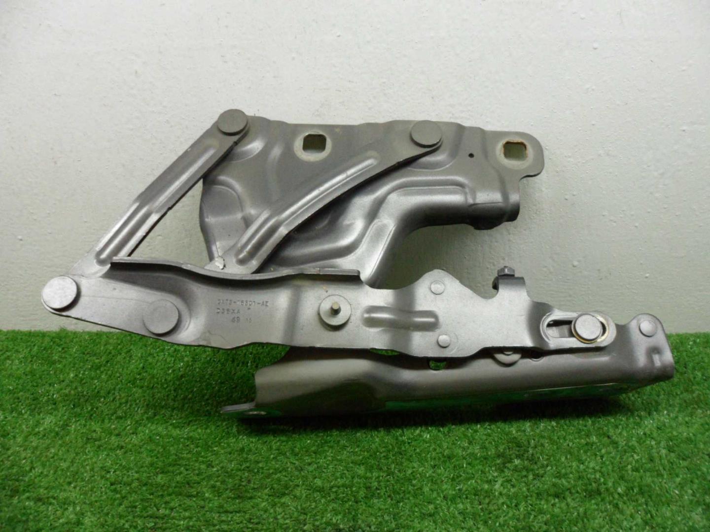 Петля капота левая