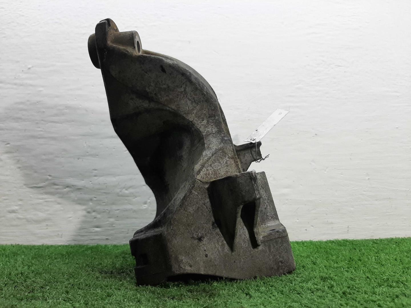 Кронштейн двигателя