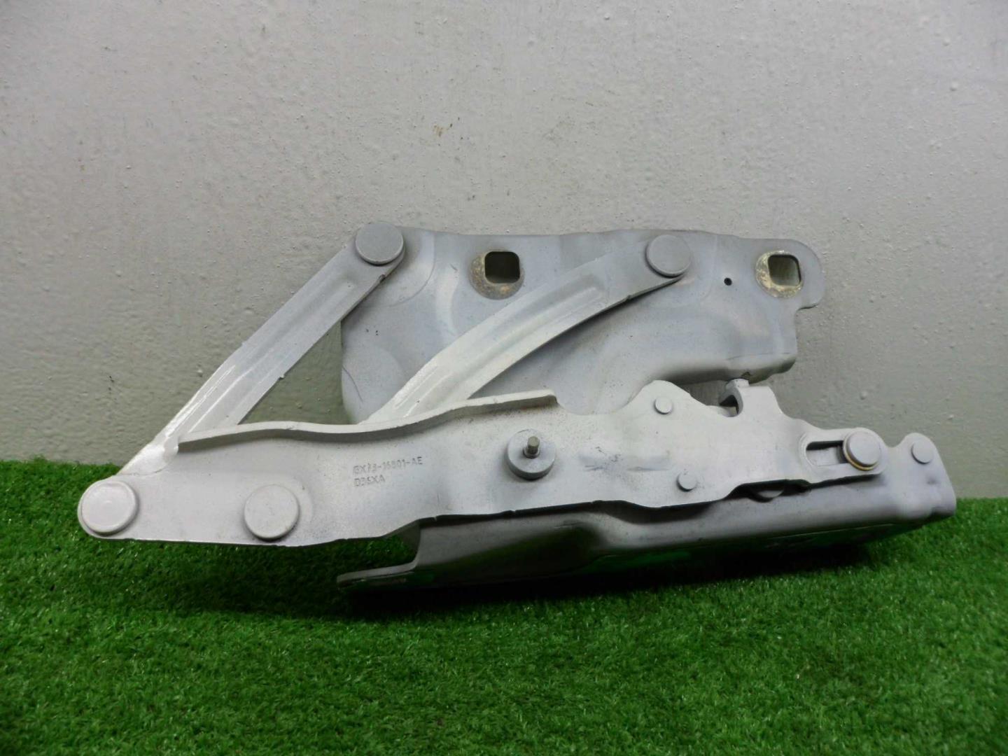 Петля капота левая