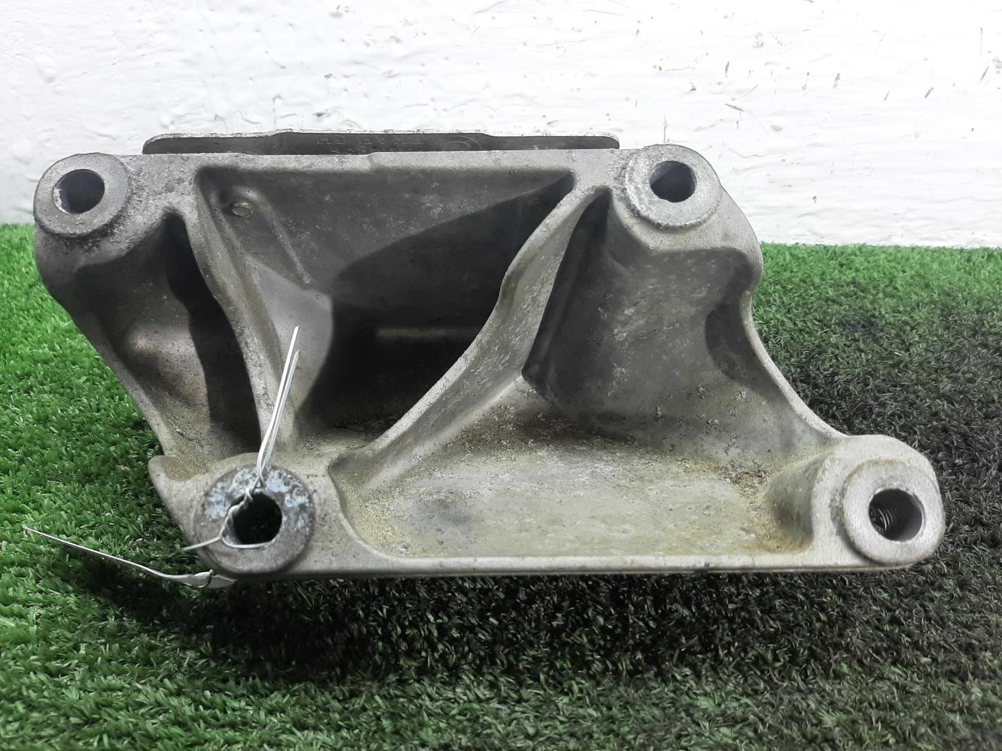 Кронштейн двигателя