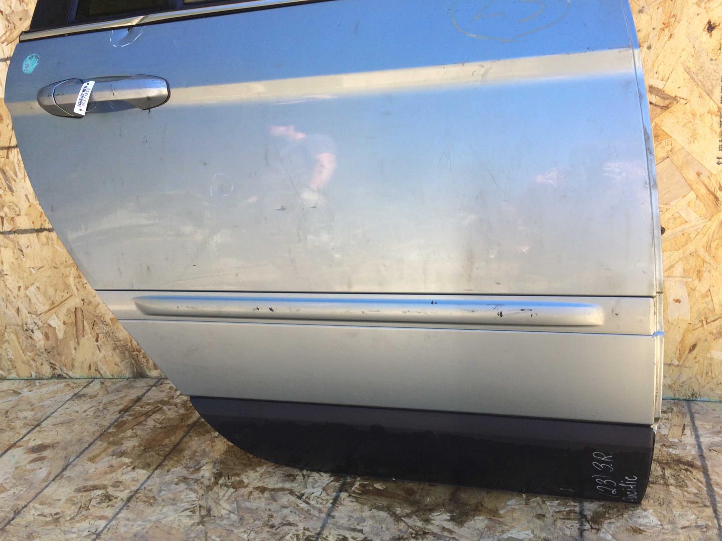Дверь задняя правая