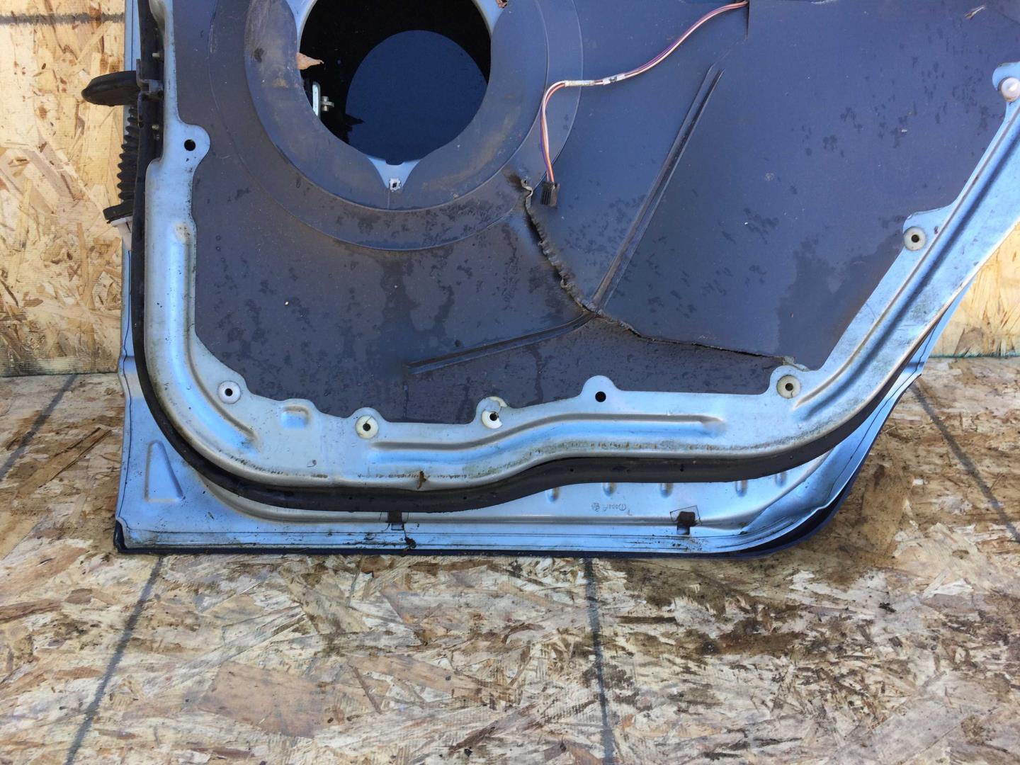 Дверь задняя правая