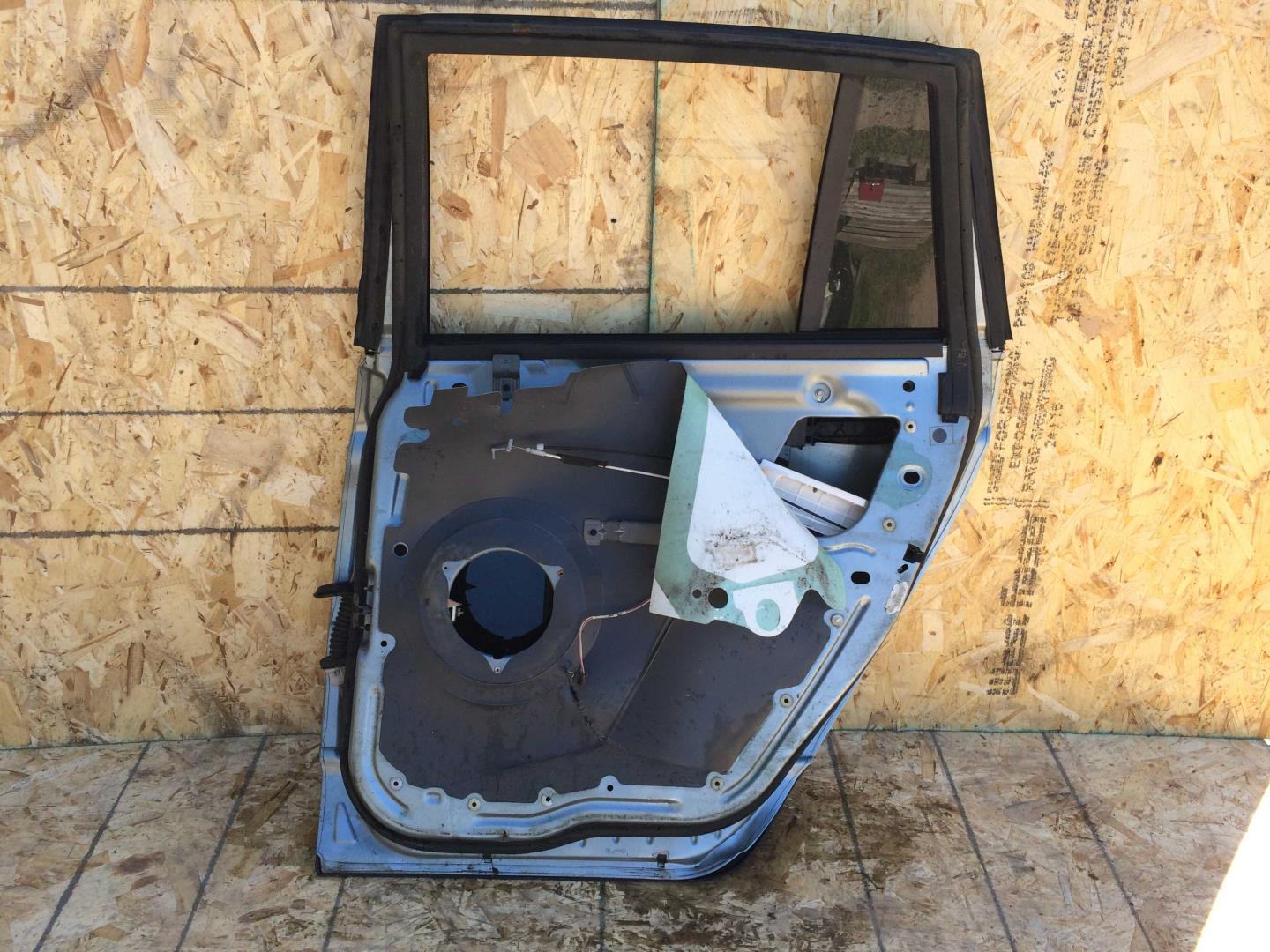 Дверь задняя правая