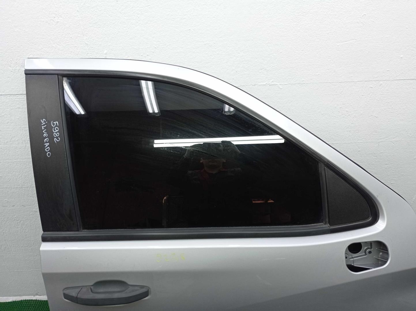 Ручка двери передней наружная правая