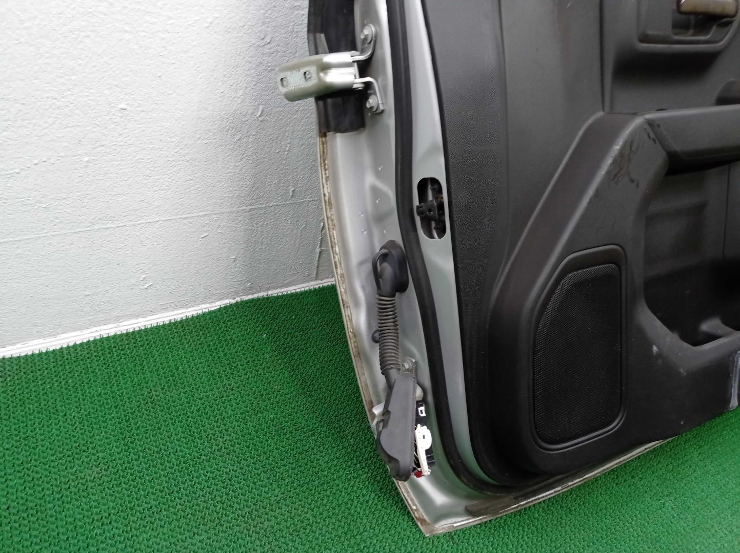 Ручка двери передней наружная правая