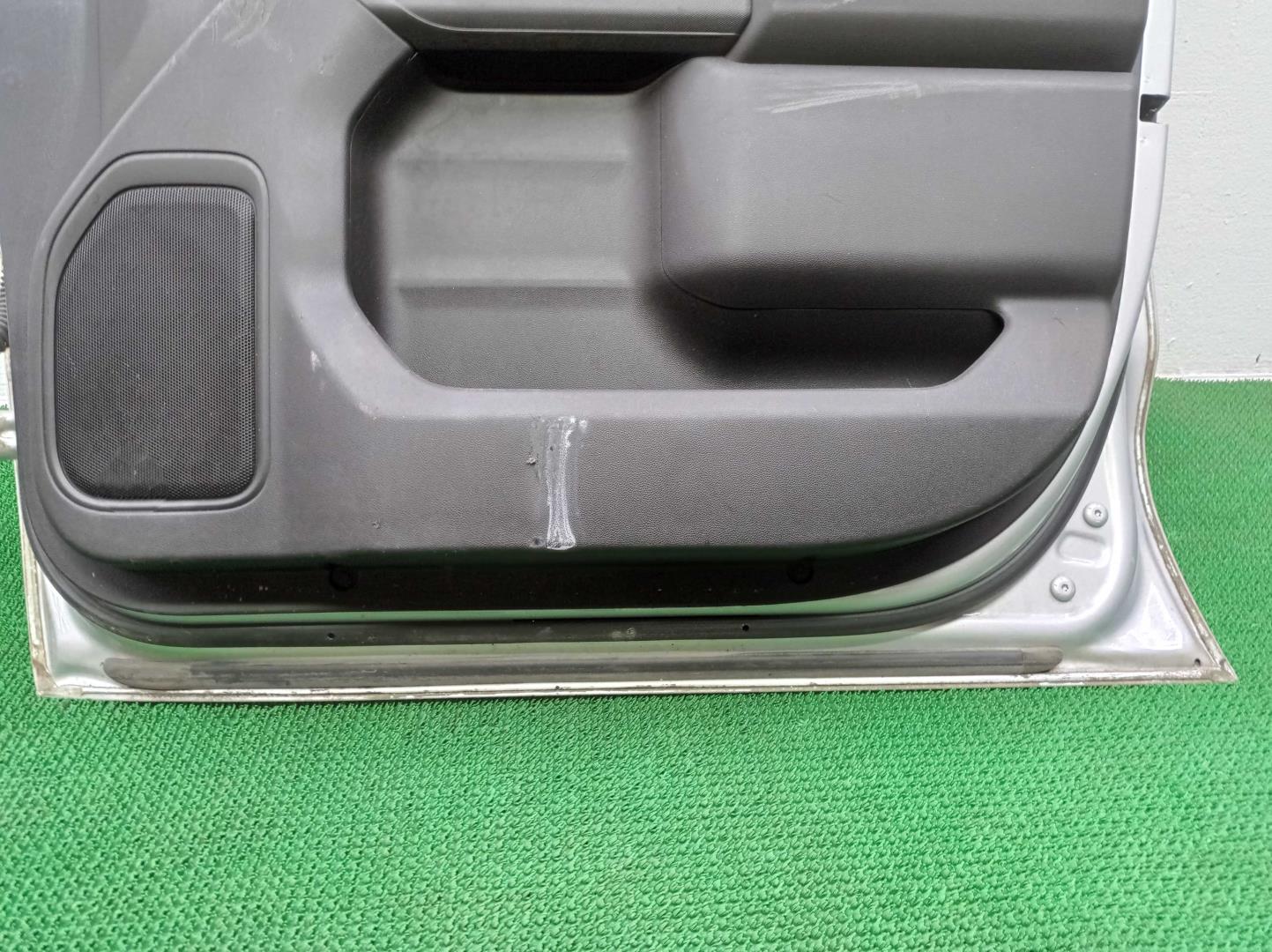 Ручка двери передней наружная правая