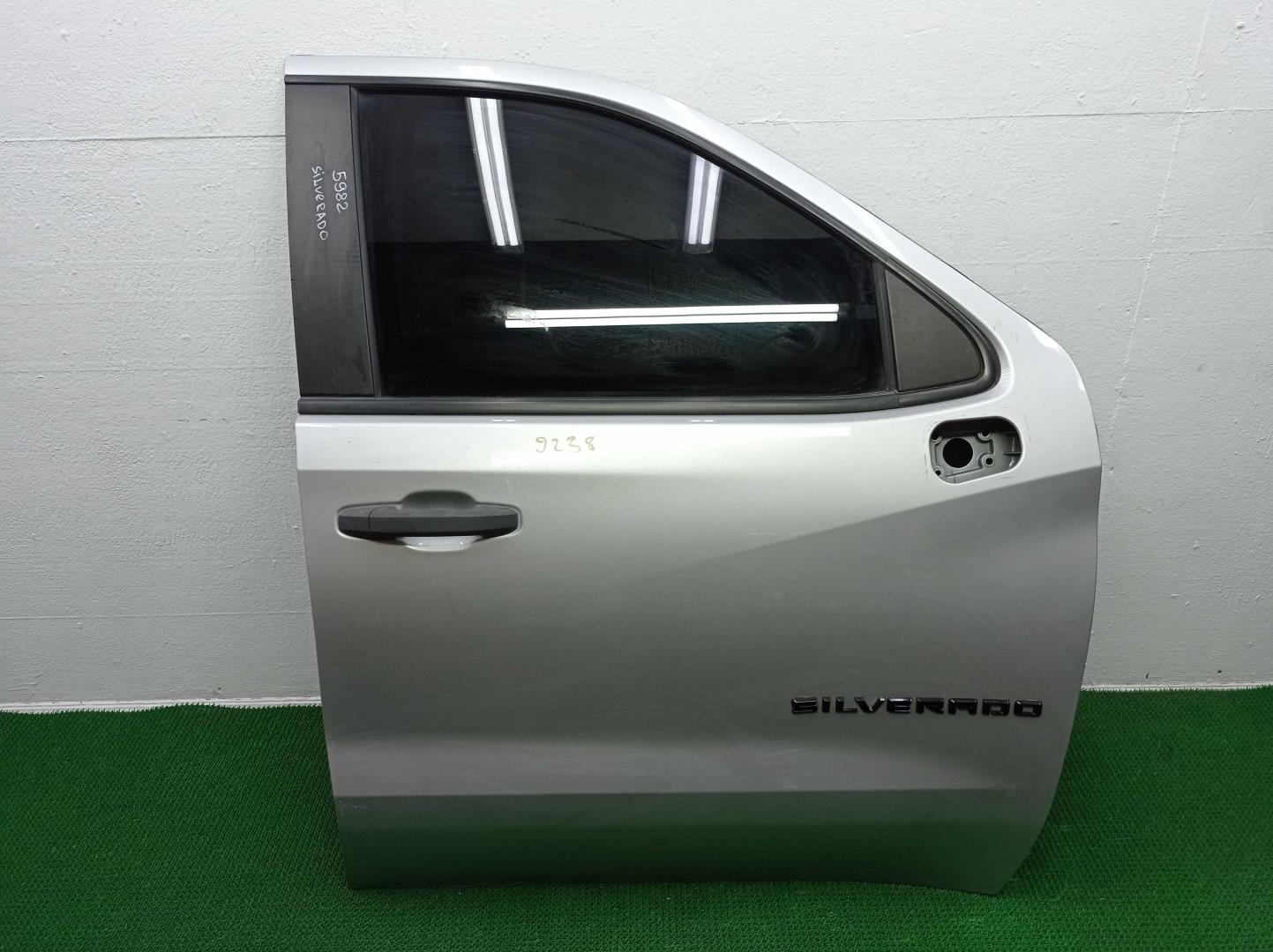 Ручка двери передней наружная правая