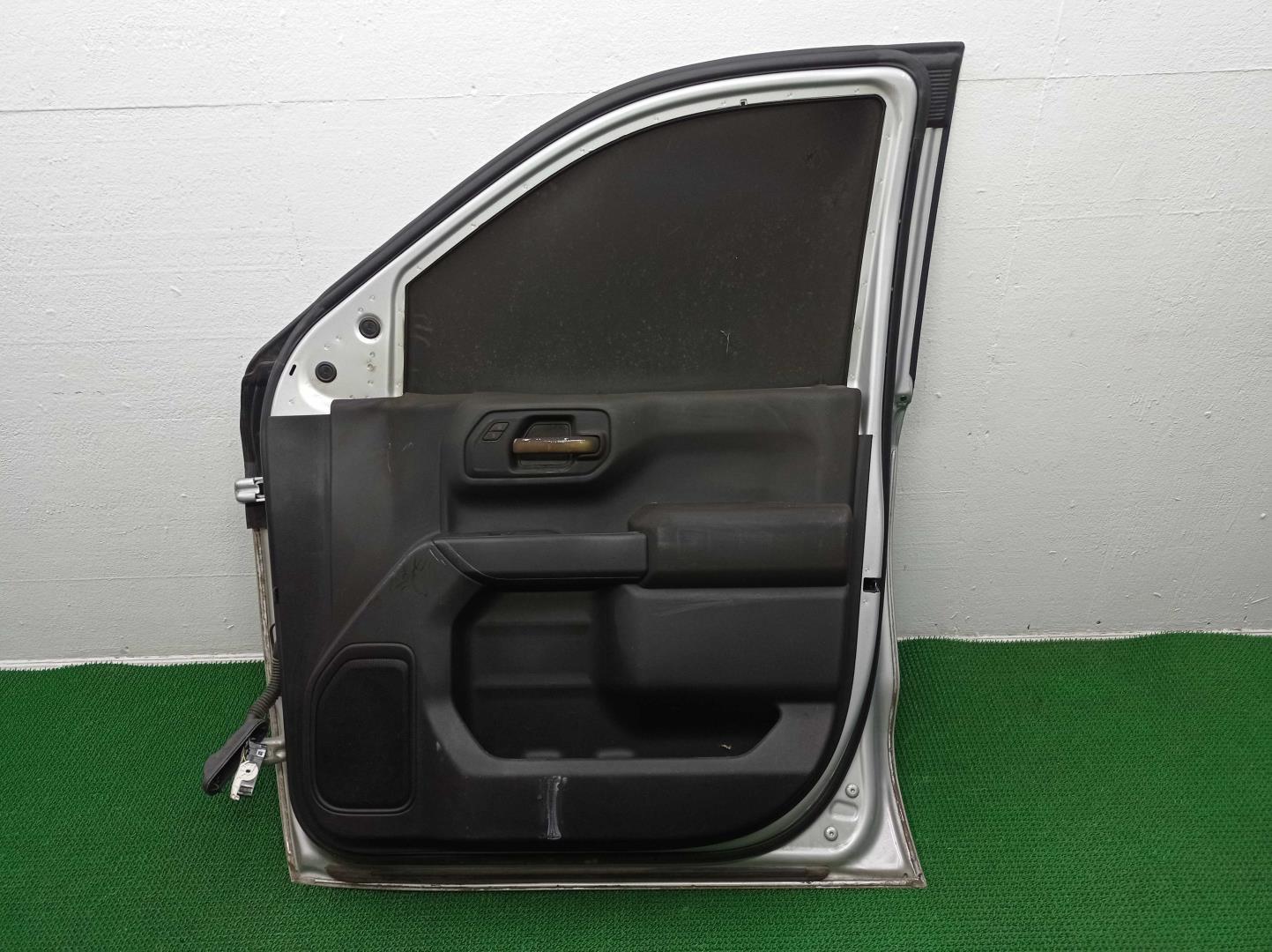 Ручка двери передней наружная правая