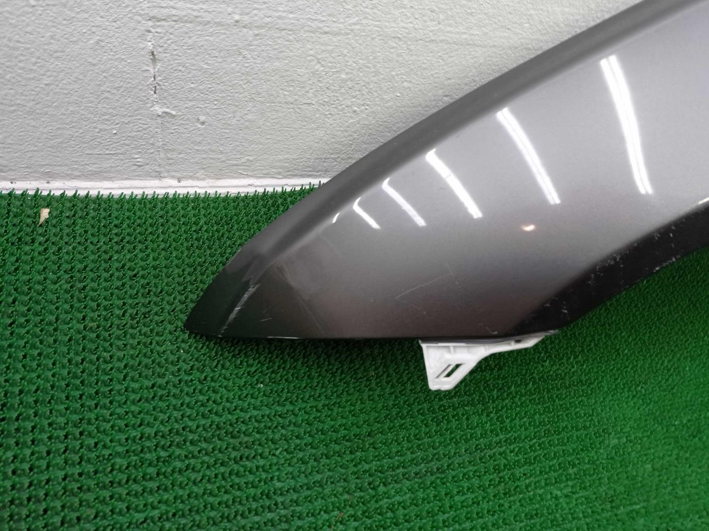 Крыло переднее левое