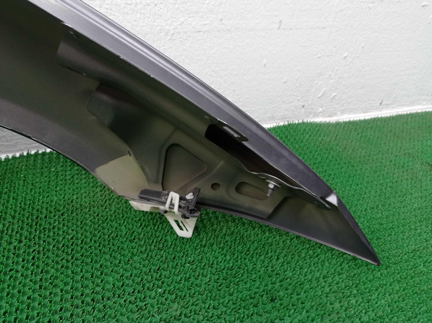 Крыло переднее левое