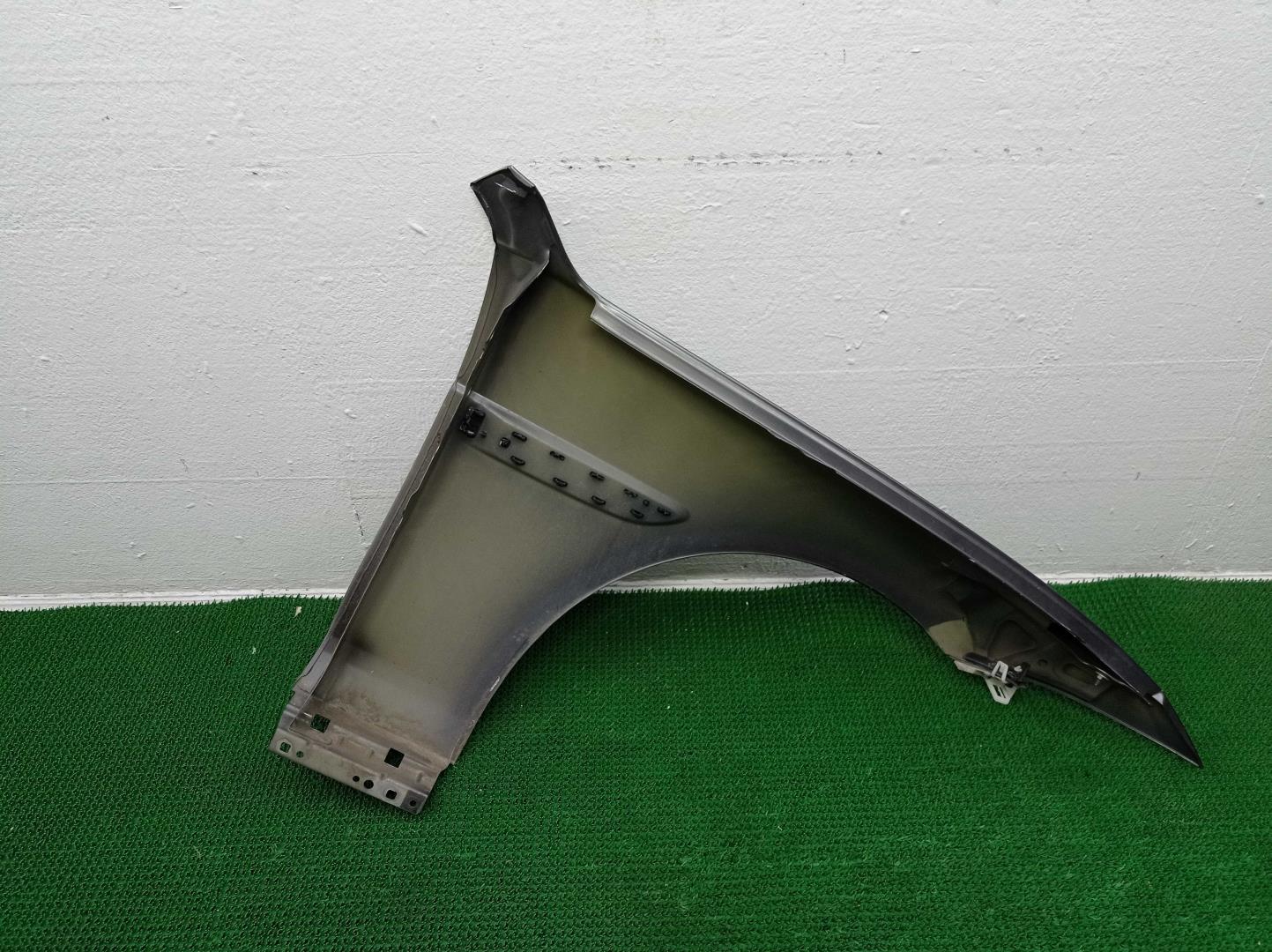 Крыло переднее левое