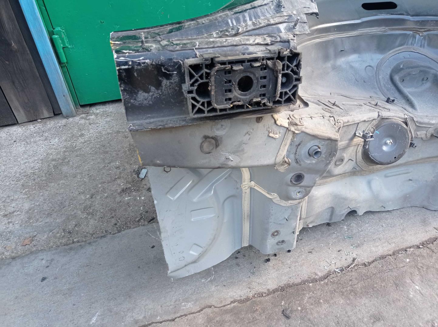 Крыло заднее левое