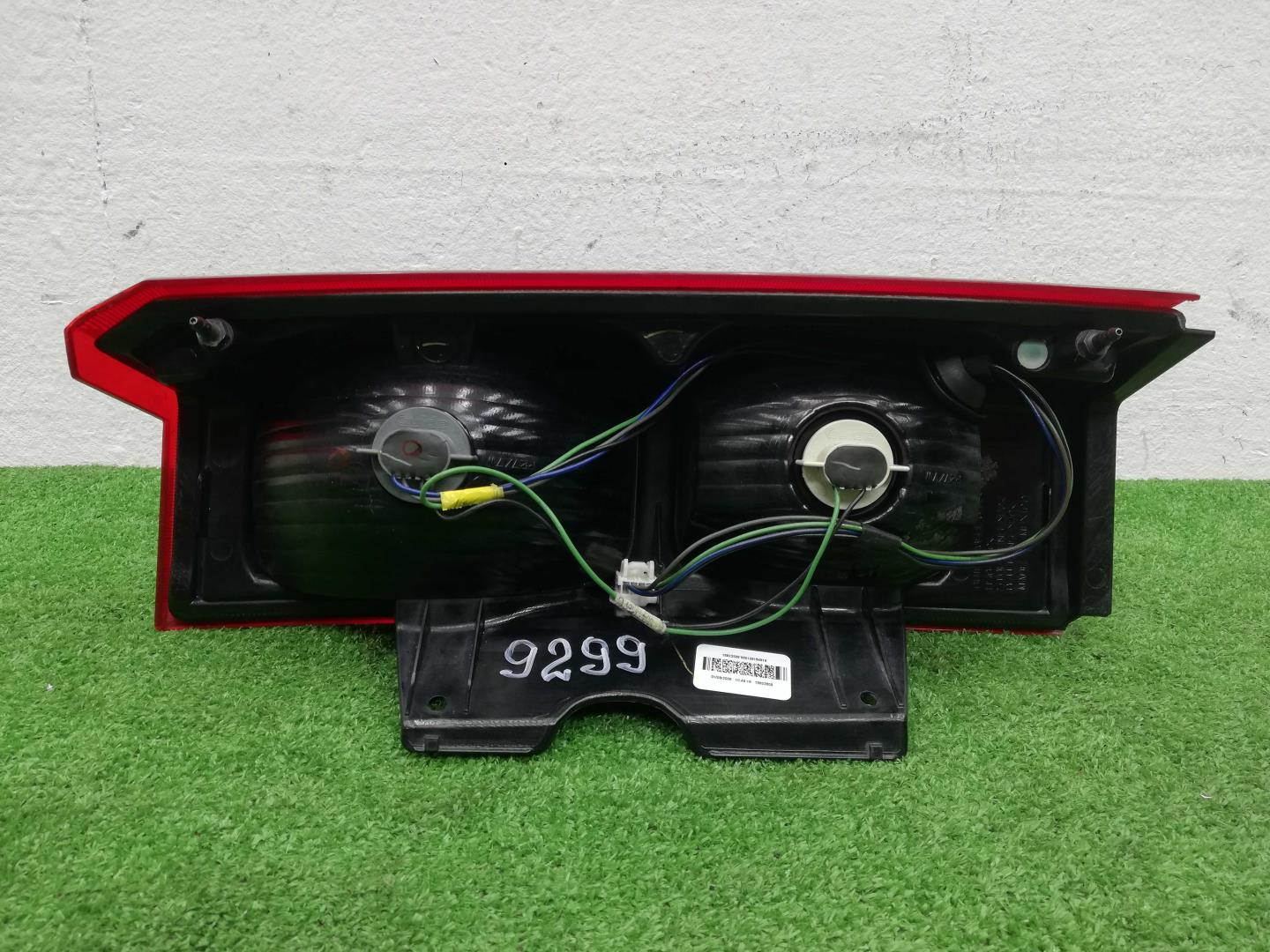 Фонарь задний наружный левый