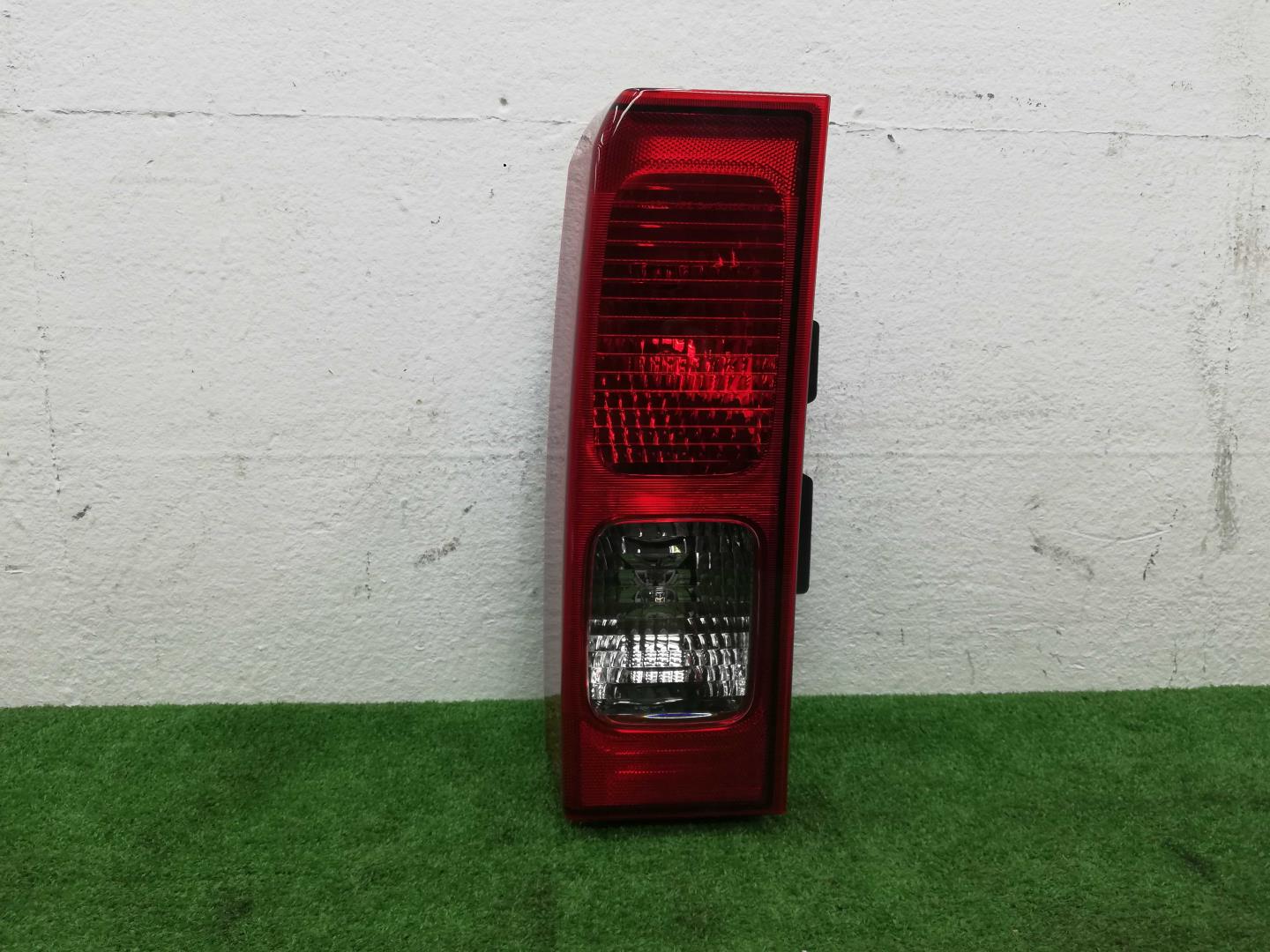 Фонарь задний наружный левый