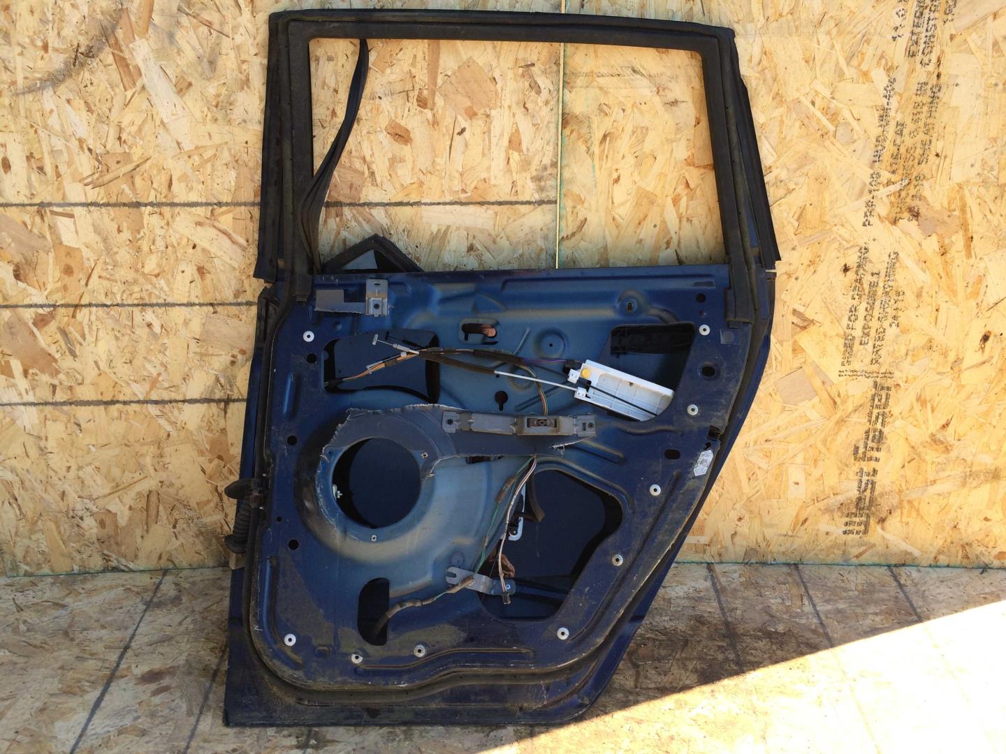 Дверь задняя правая