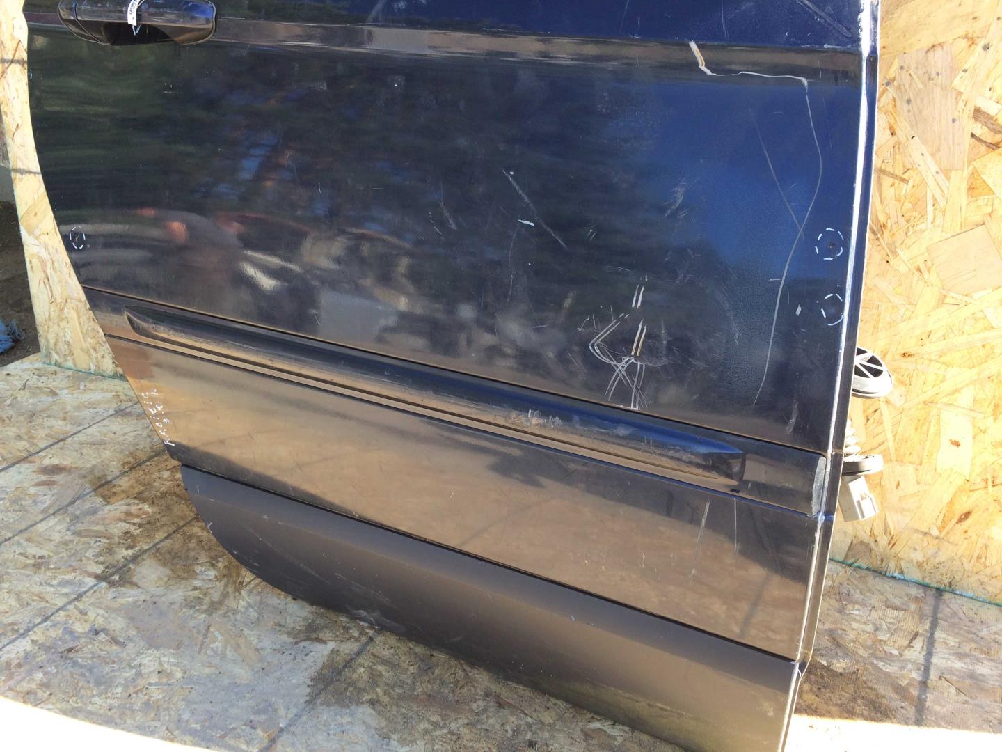 Дверь задняя правая