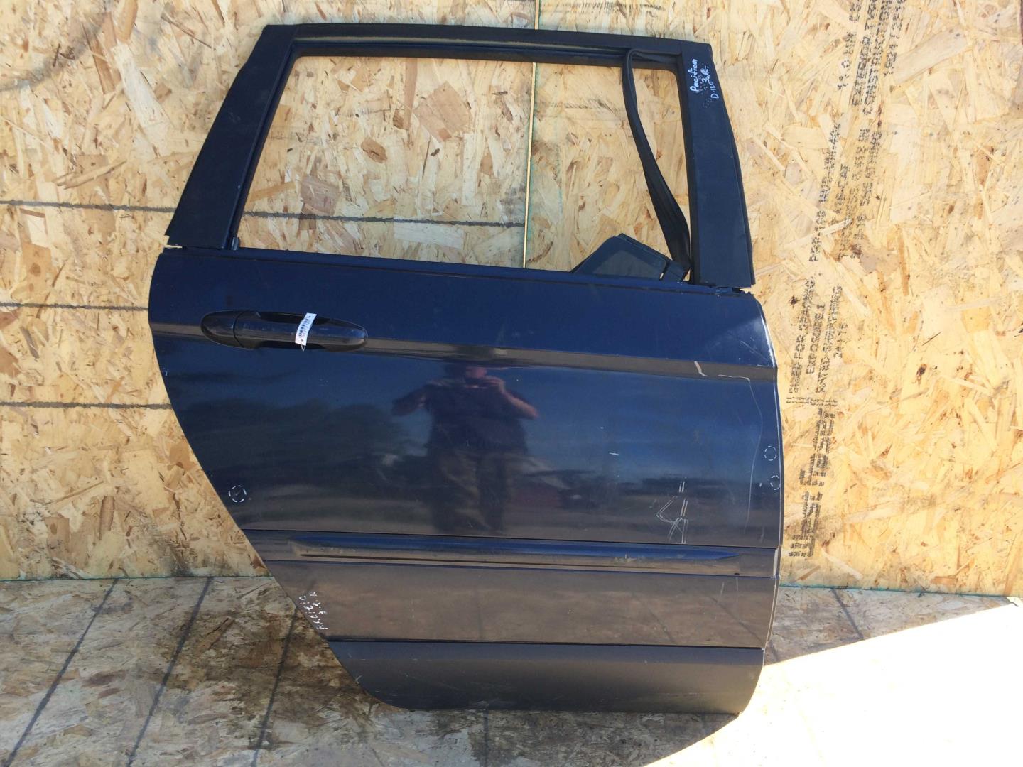 Дверь задняя правая