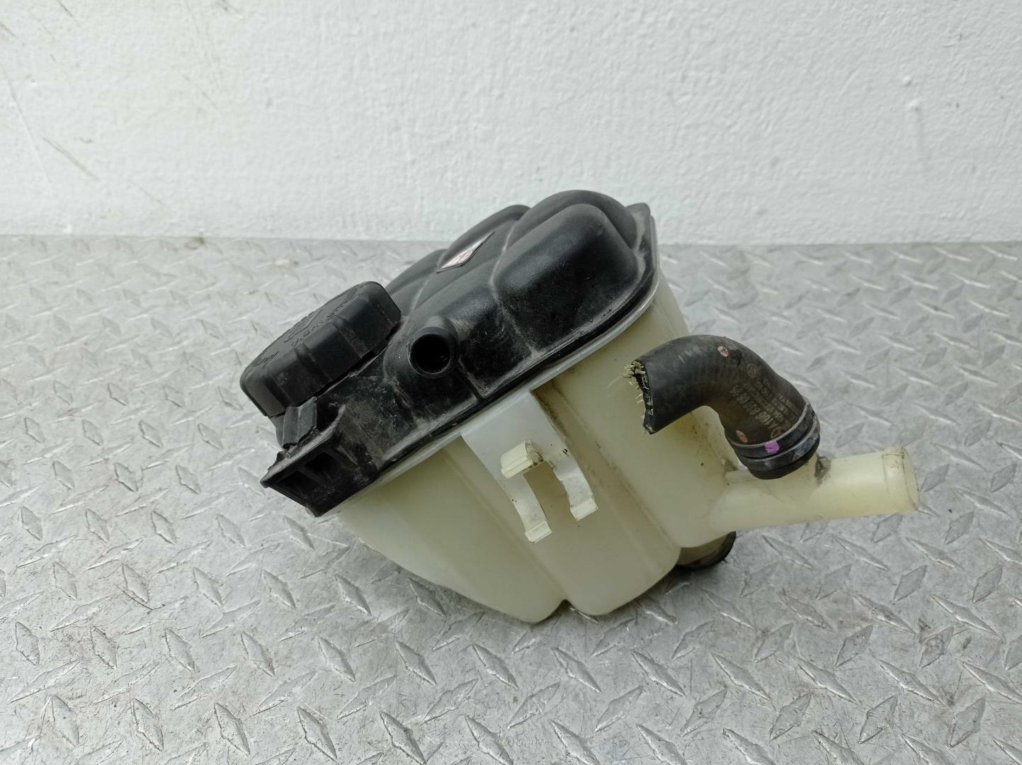 Бачок расширительный