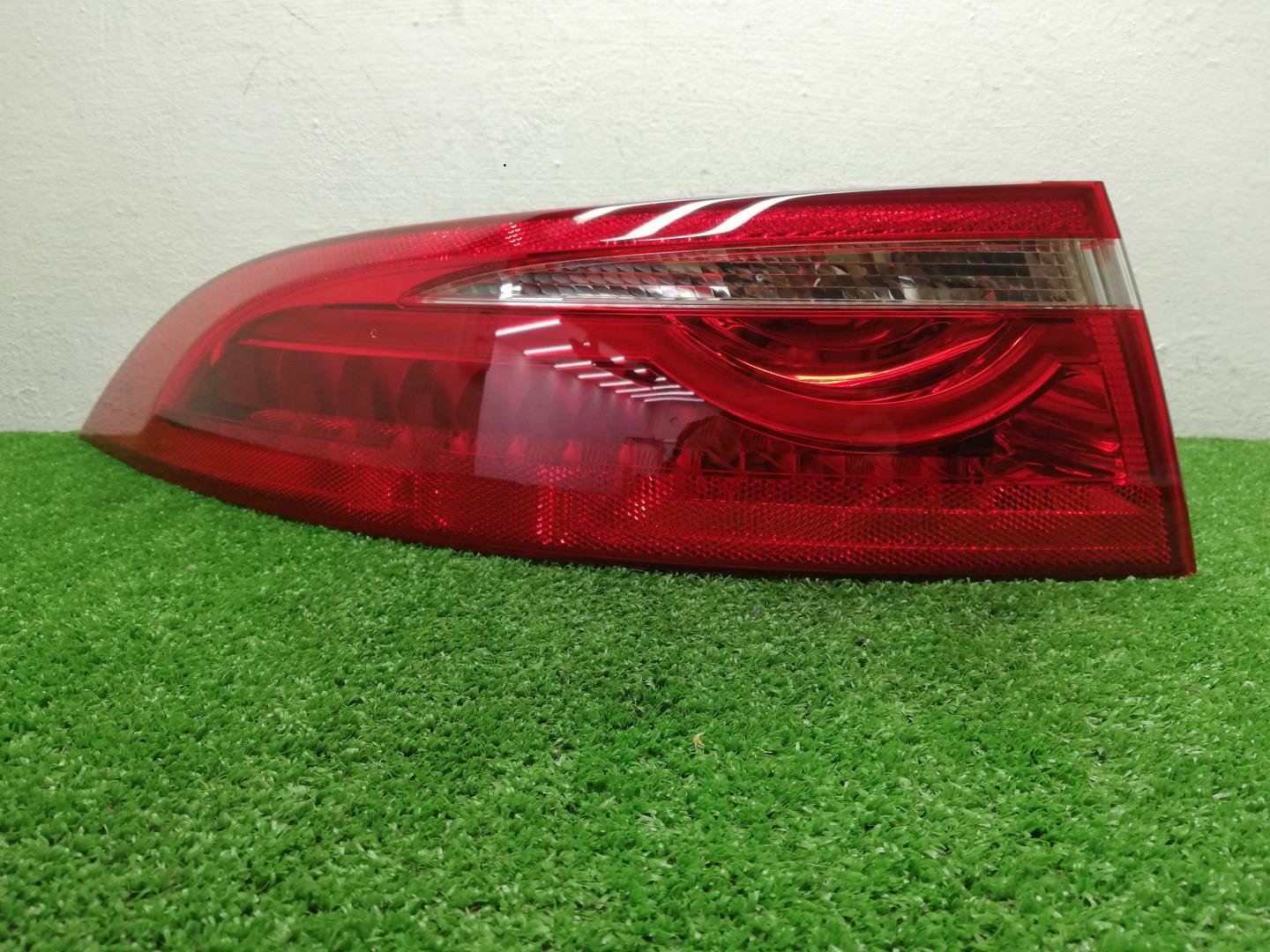 Фонарь задний наружный левый