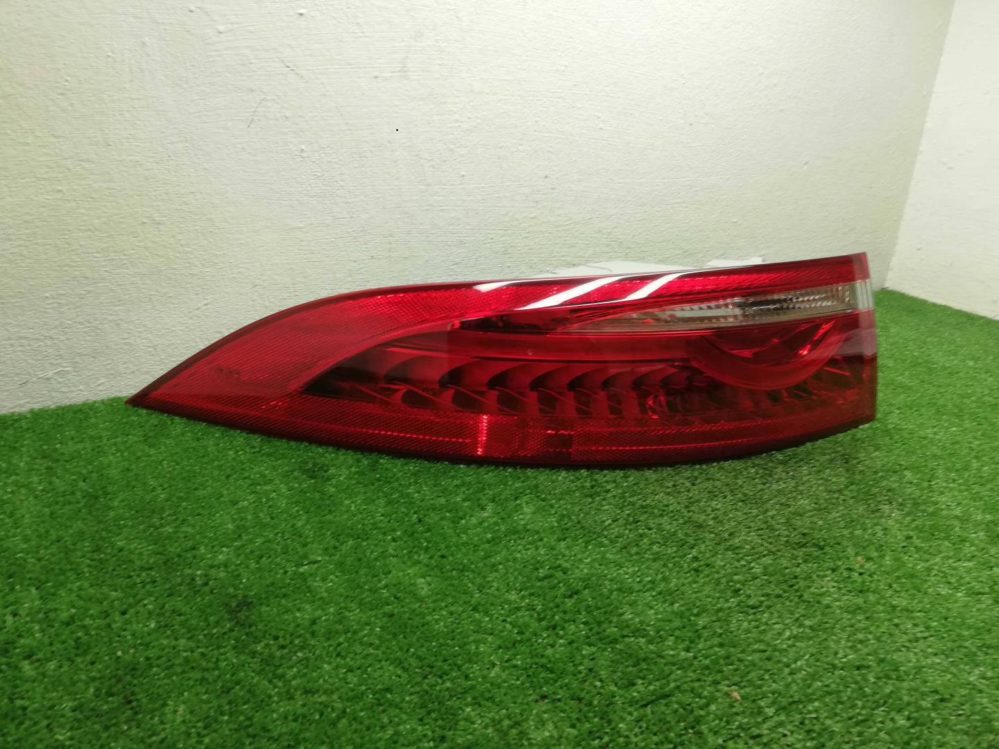 Фонарь задний наружный левый