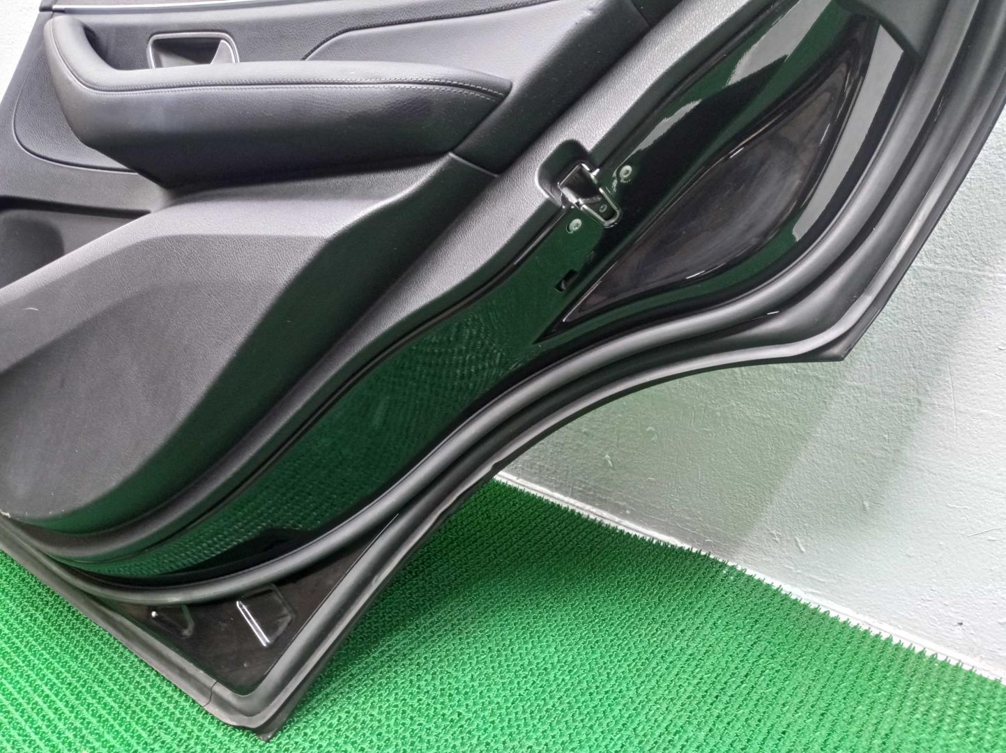 Замок двери задней правой