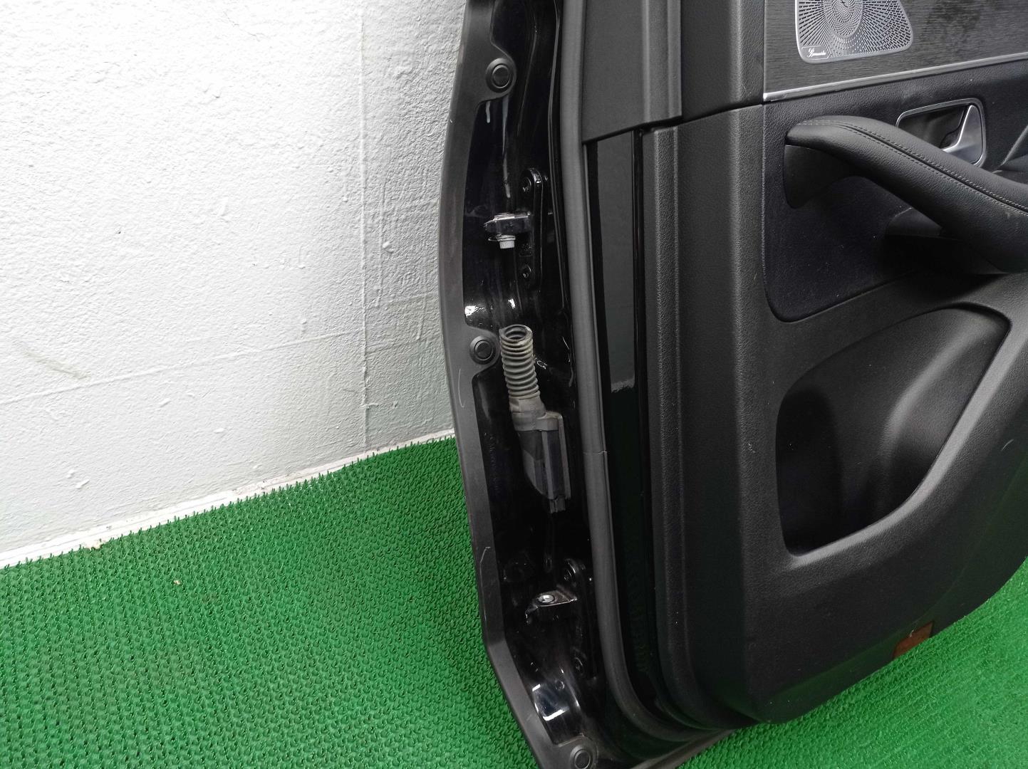 Замок двери задней правой