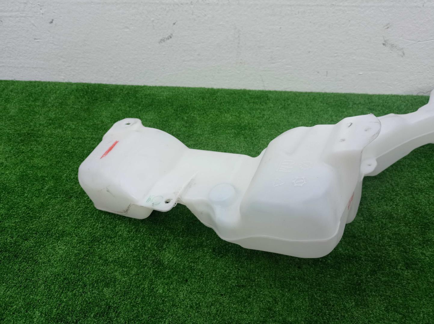 Бачок омывателя лобового стекла