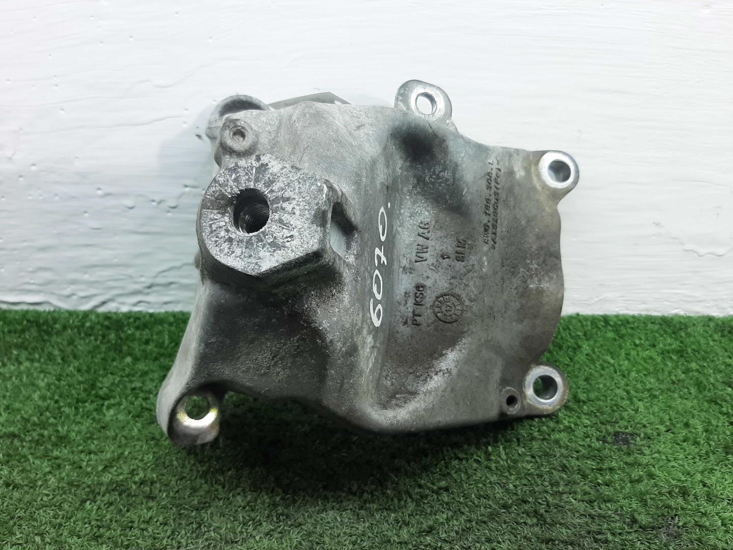 Кронштейн двигателя