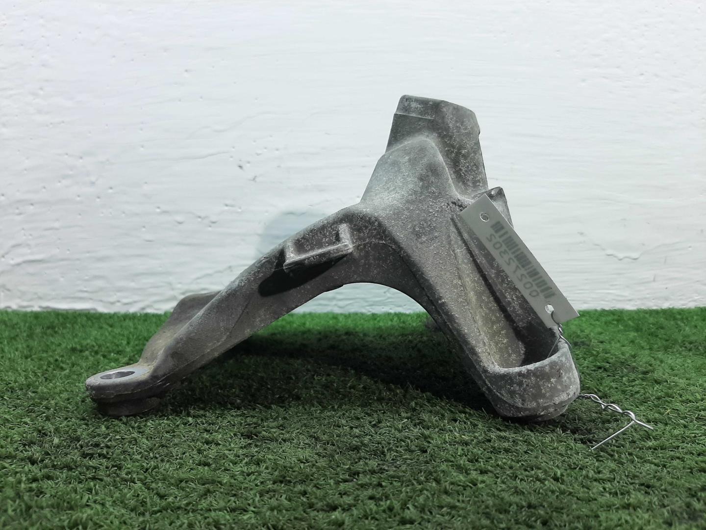 Кронштейн двигателя