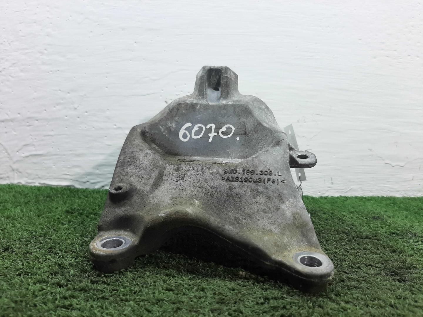 Кронштейн двигателя