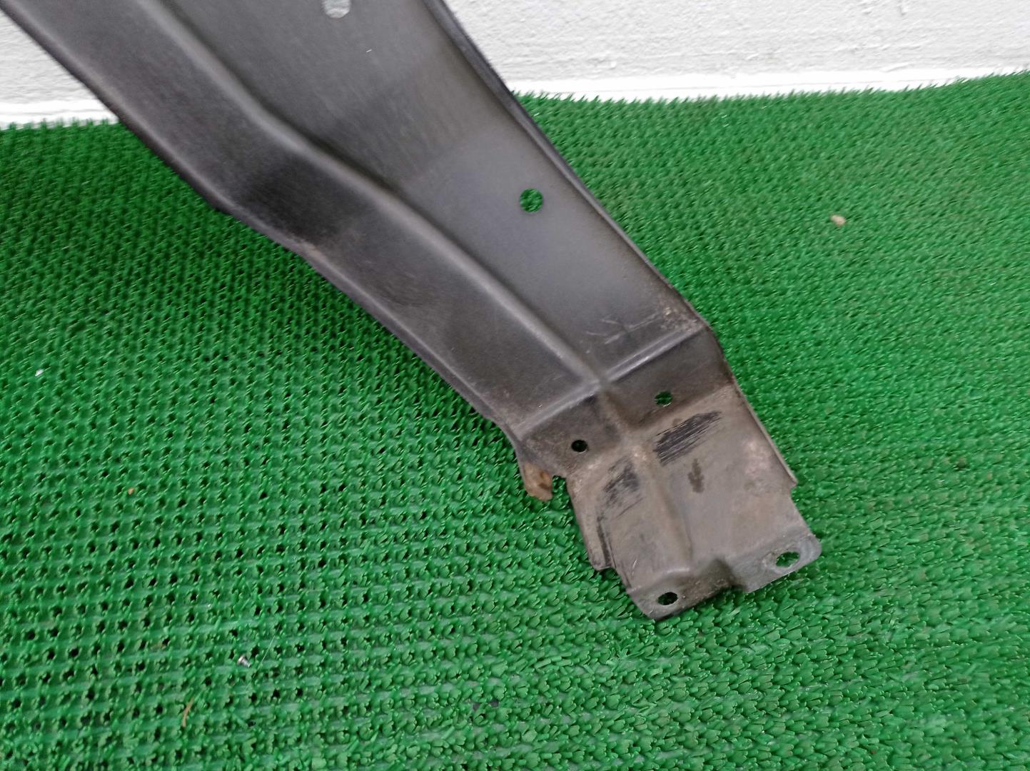 Крыло переднее правое