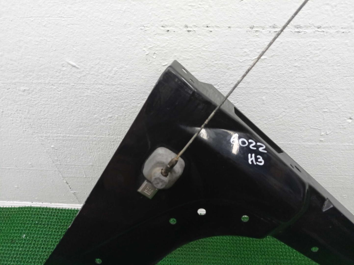 Крыло переднее правое