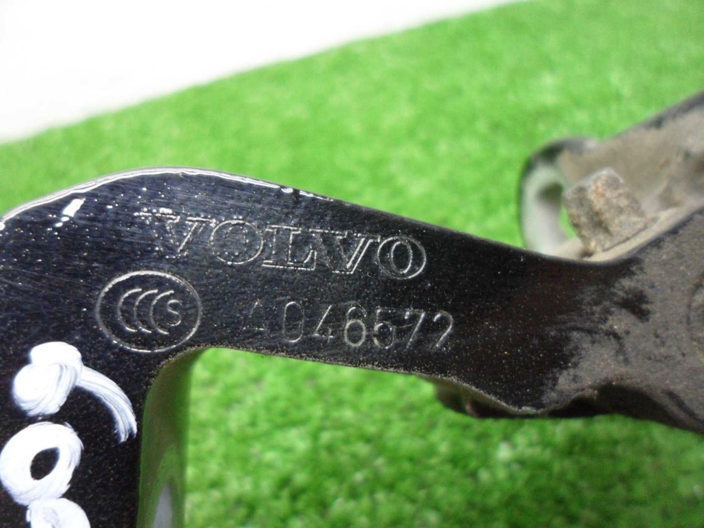 Петля двери передней