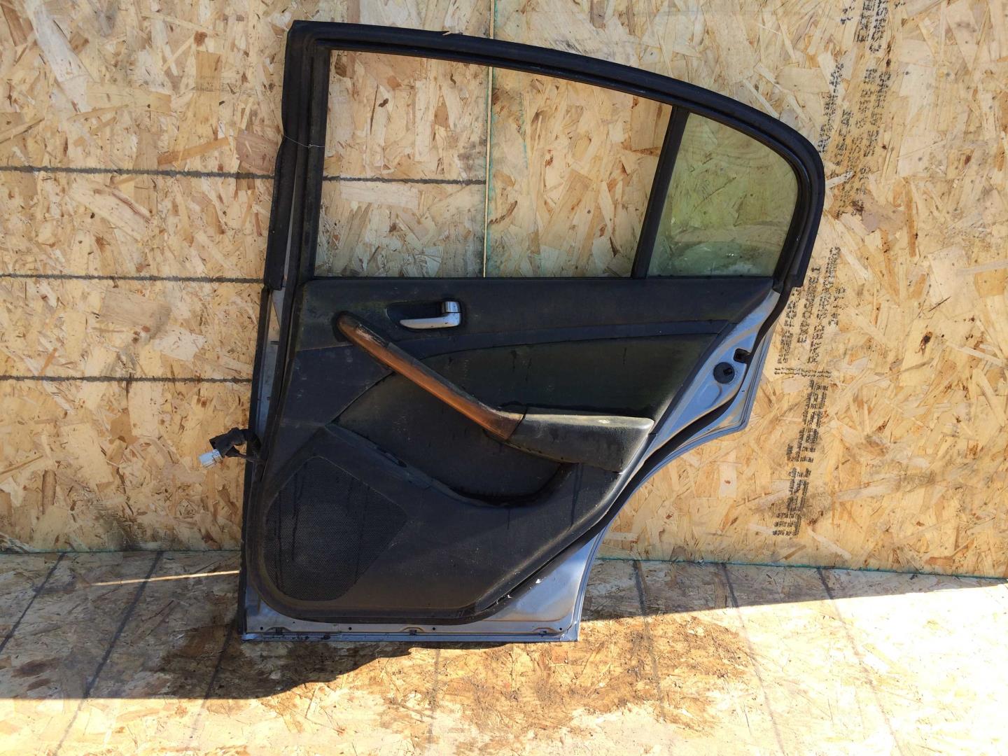 Дверь задняя правая