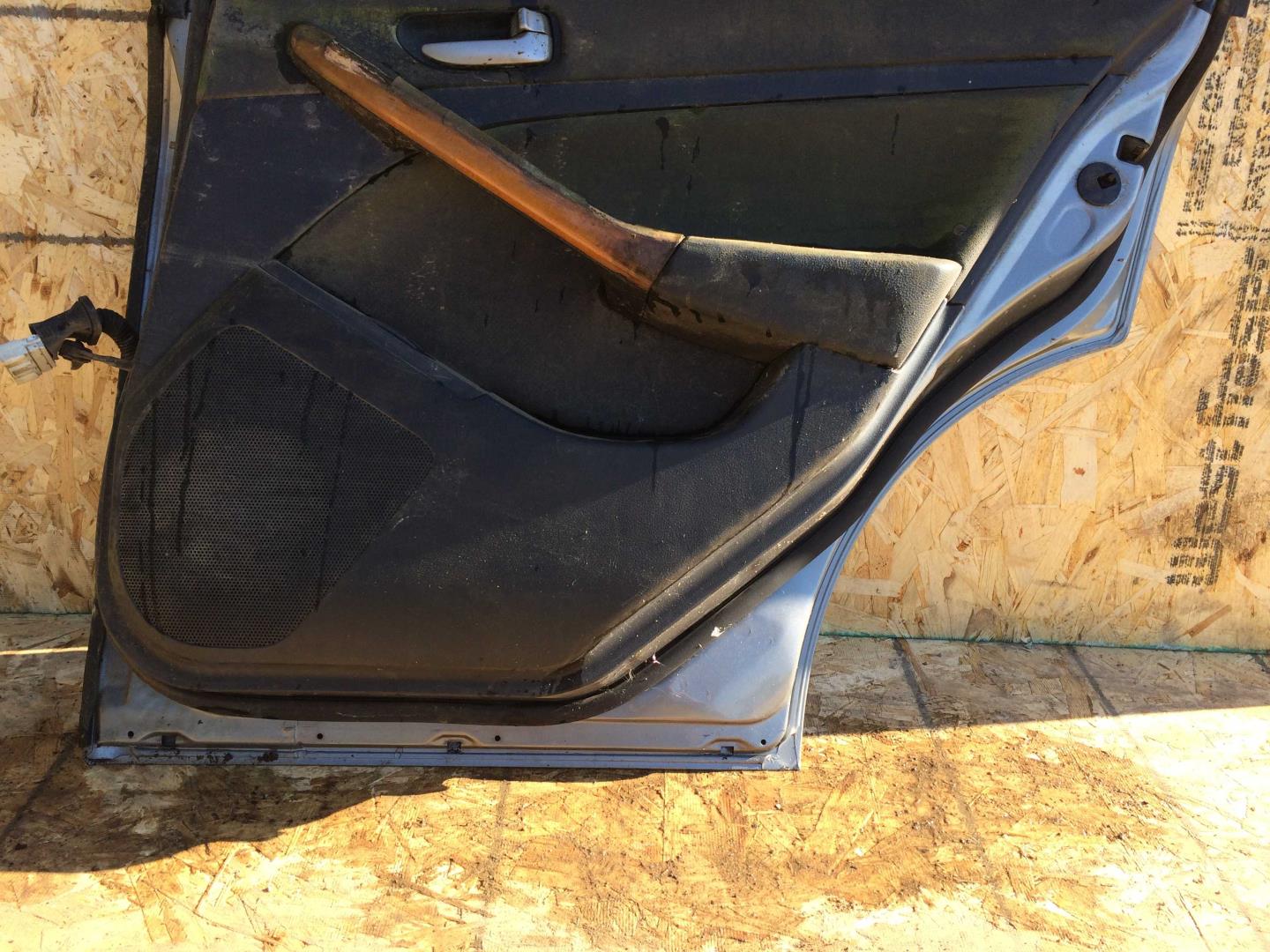 Дверь задняя правая