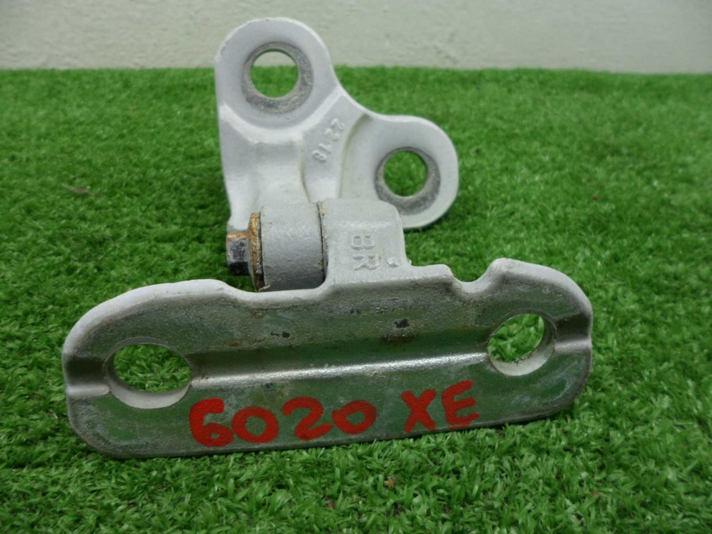 Петля двери