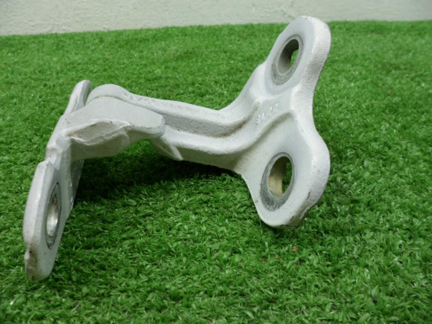 Петля двери