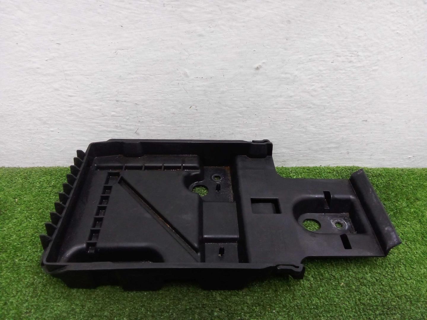 Площадка под аккумулятор (АКБ)