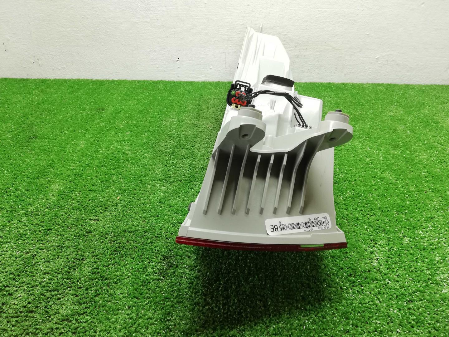 Фонарь задний наружный правый