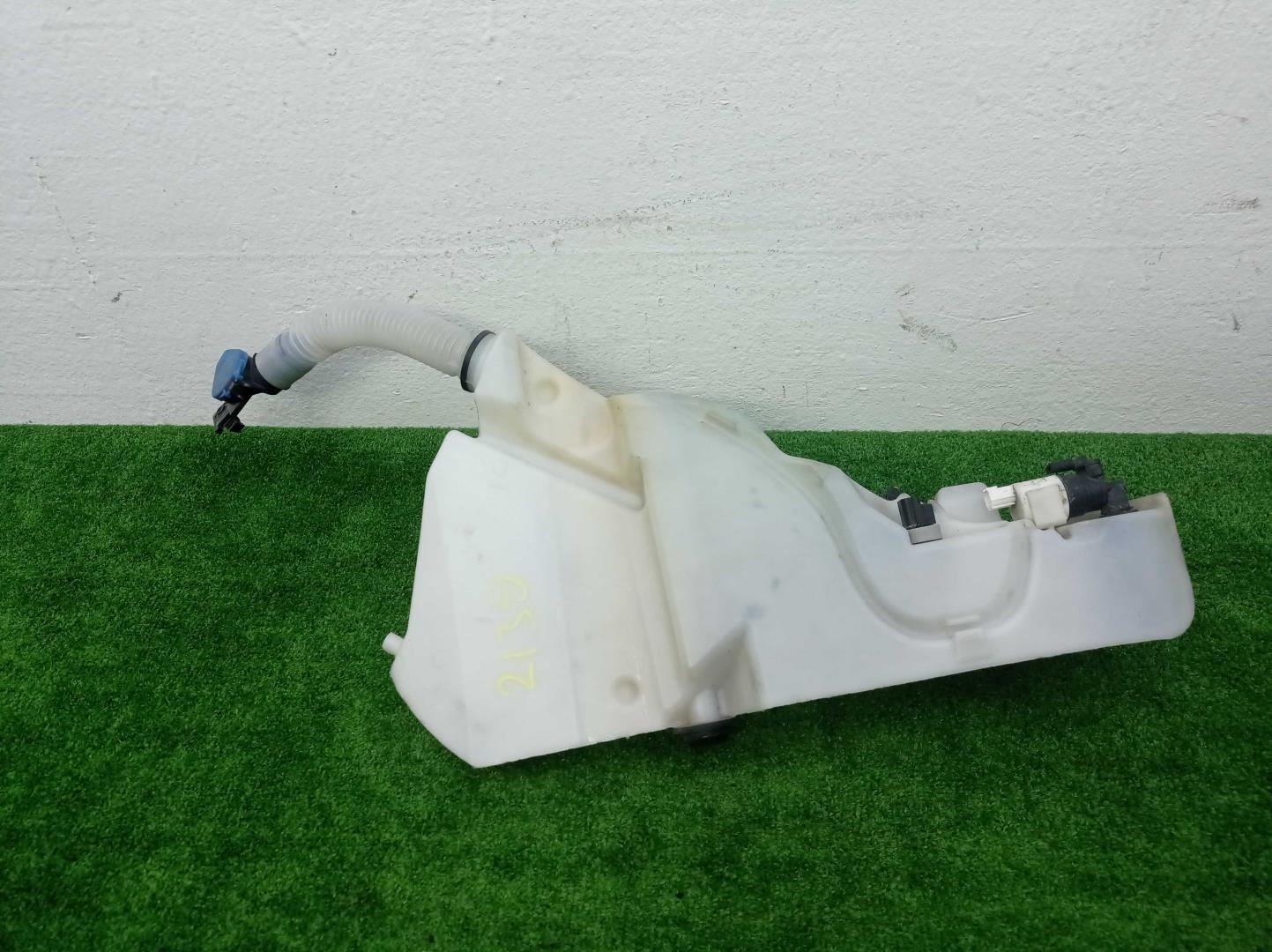 Бачок омывателя лобового стекла