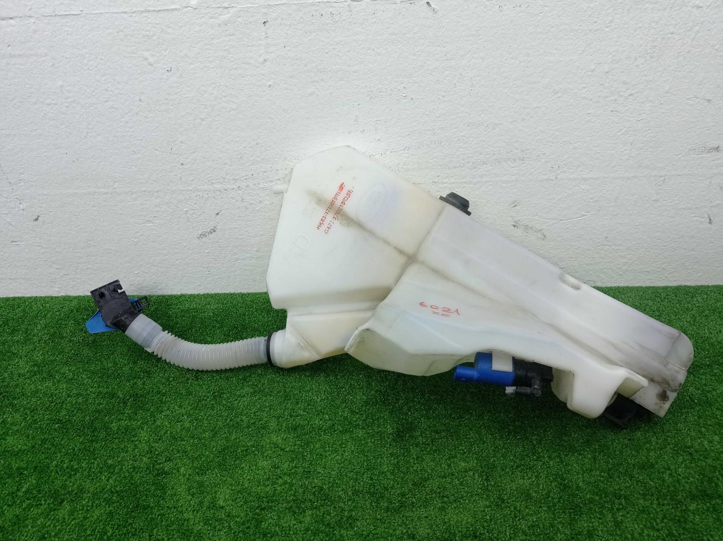 Бачок омывателя лобового стекла